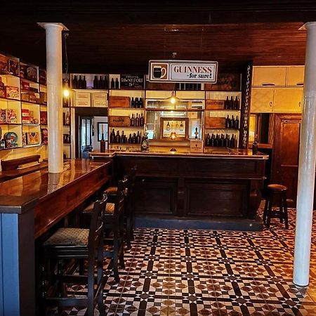 Tw O Connell Old World Irish Pub Villa Кахерсивен Екстериор снимка