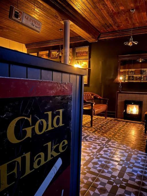 Tw O Connell Old World Irish Pub Villa Кахерсивен Екстериор снимка