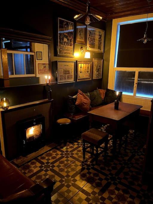 Tw O Connell Old World Irish Pub Villa Кахерсивен Екстериор снимка