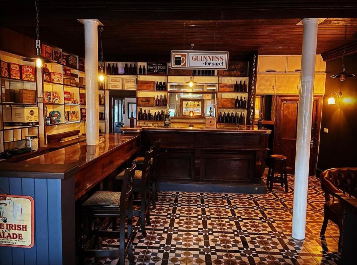 Tw O Connell Old World Irish Pub Villa Кахерсивен Екстериор снимка